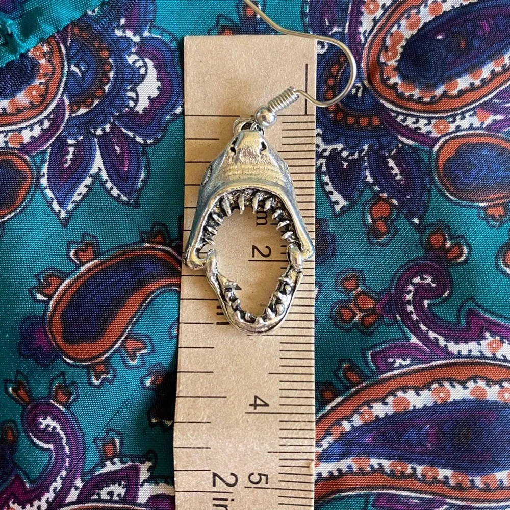 Shark earrings with moving jaw - Picture 5 of 5